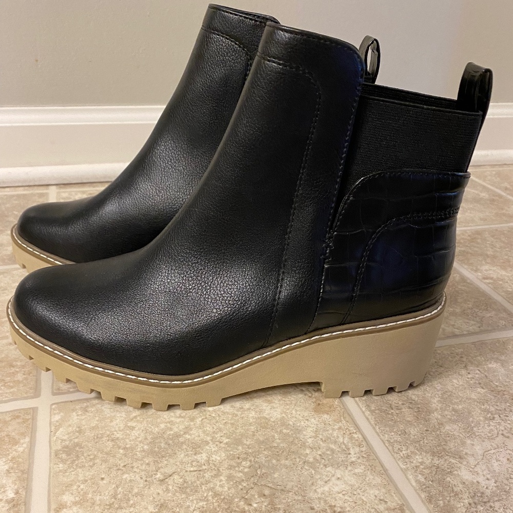 Dolce vita wedge boot